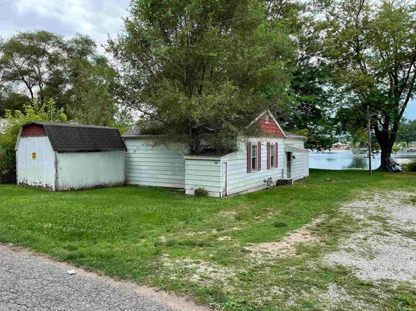 56 W Lakeside Dr, North Manchester, IN 46962