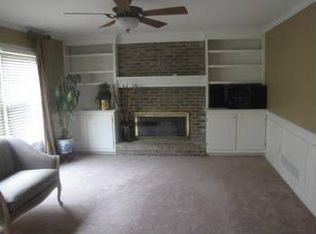 8327 Lacevine Rd, Louisville, KY 40220