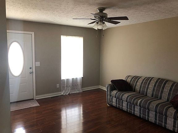 5th image of 700 N Main St