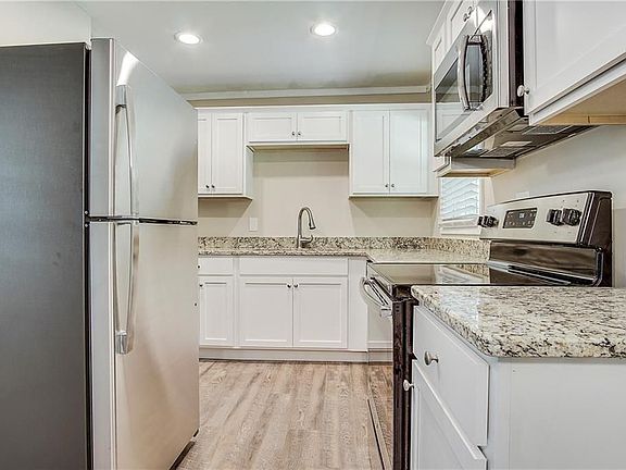 5th image of 310 Oak Dr SE