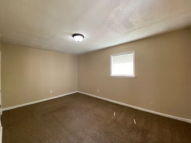 321 Glencoe Rd — Photo 3