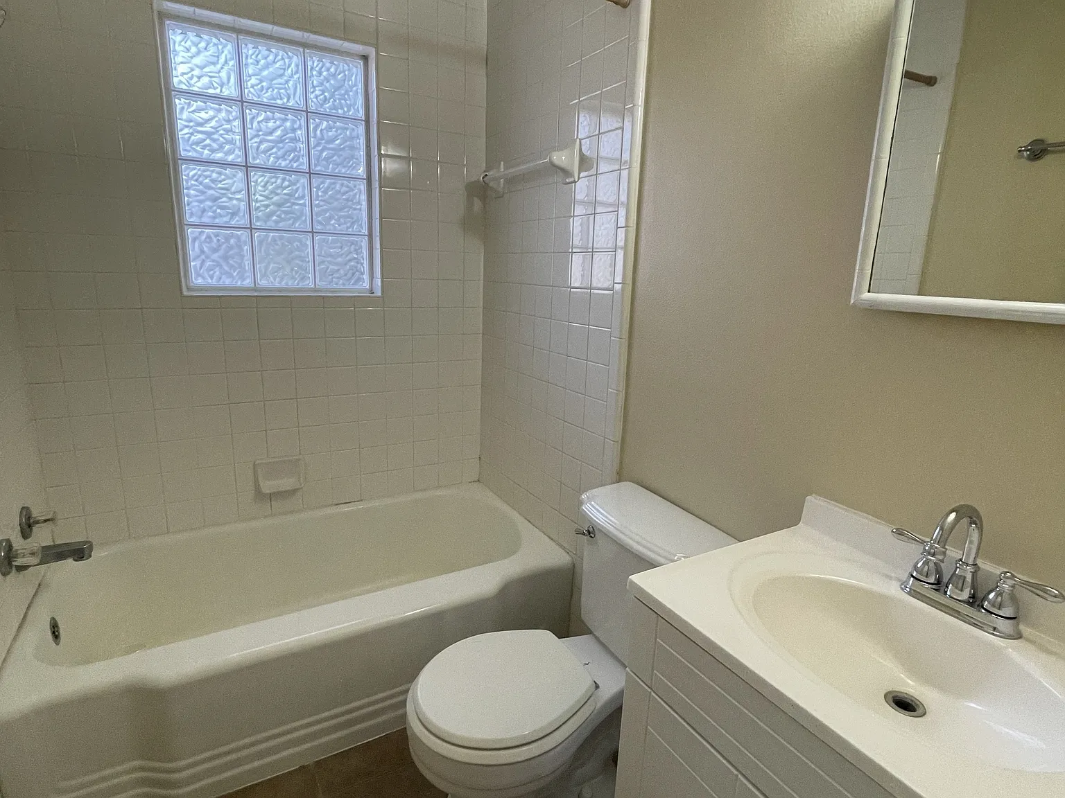 1524 West 10th Avenue - 1 — Photo 2