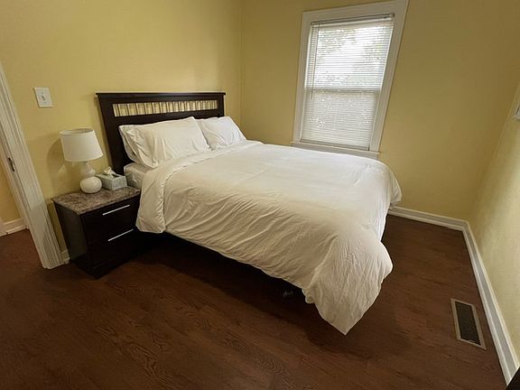 4th image of 525 Emerson Dr #2