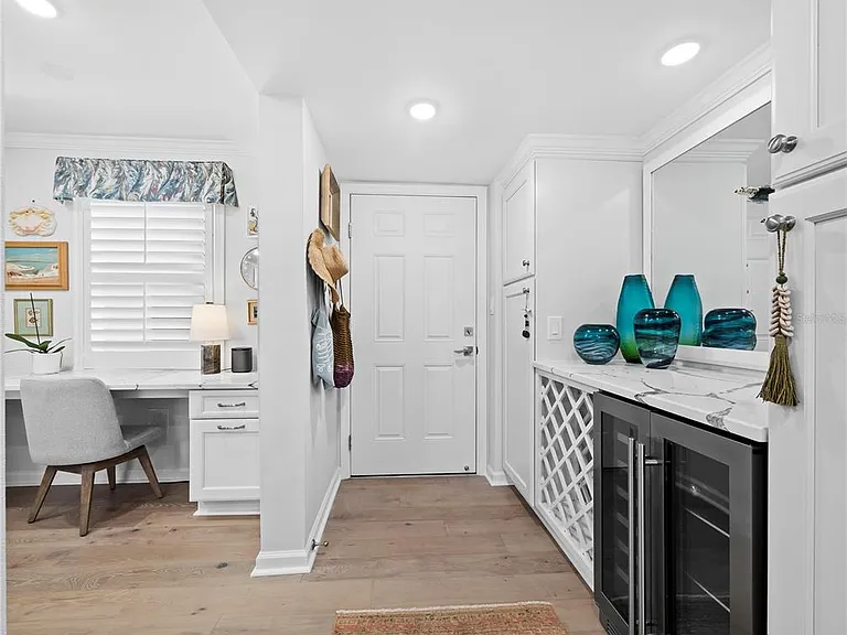 420 Beach Rd #502 — Photo 3
