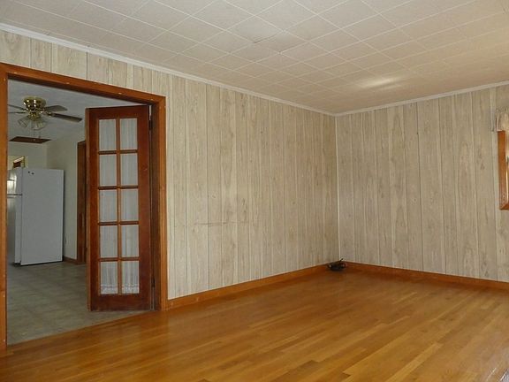 3rd image of 8 Shore Ave