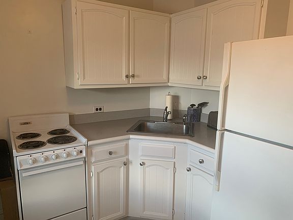 3rd image of 1616 N Broom St #33