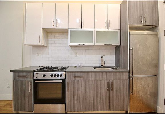 2nd image of 478 Lafayette Ave #B1