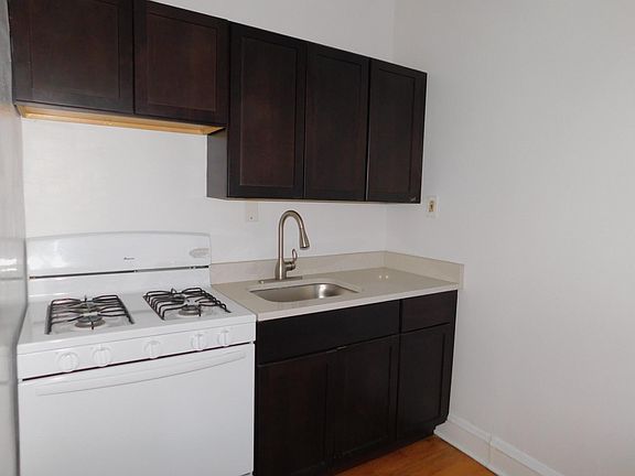 3rd image of 1145A Morse Ave