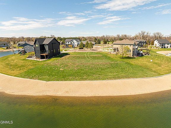4th image of 3821 Neptune Cir