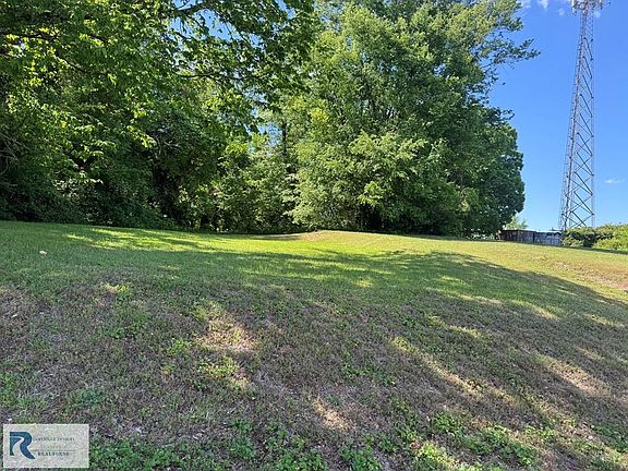 2nd image of 722 Grove St