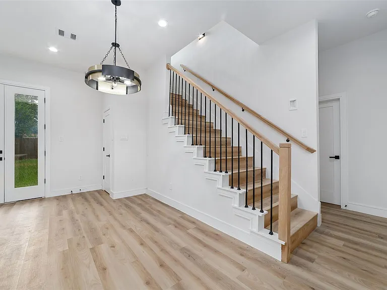 6717 England St — Photo 9