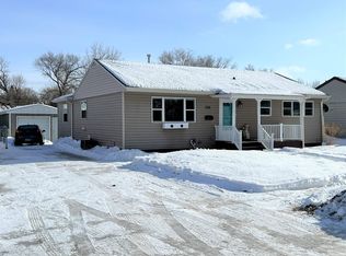 220 20th St NW, Minot, ND 58703