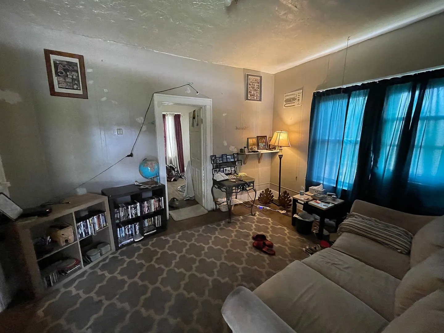 Super Cute 2 Bedroom 1 Bath - Available Soon! — Photo 2