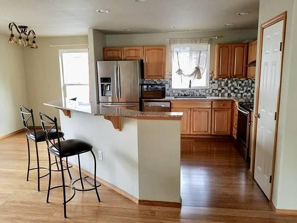 2nd image of 517 Queen Ave NE