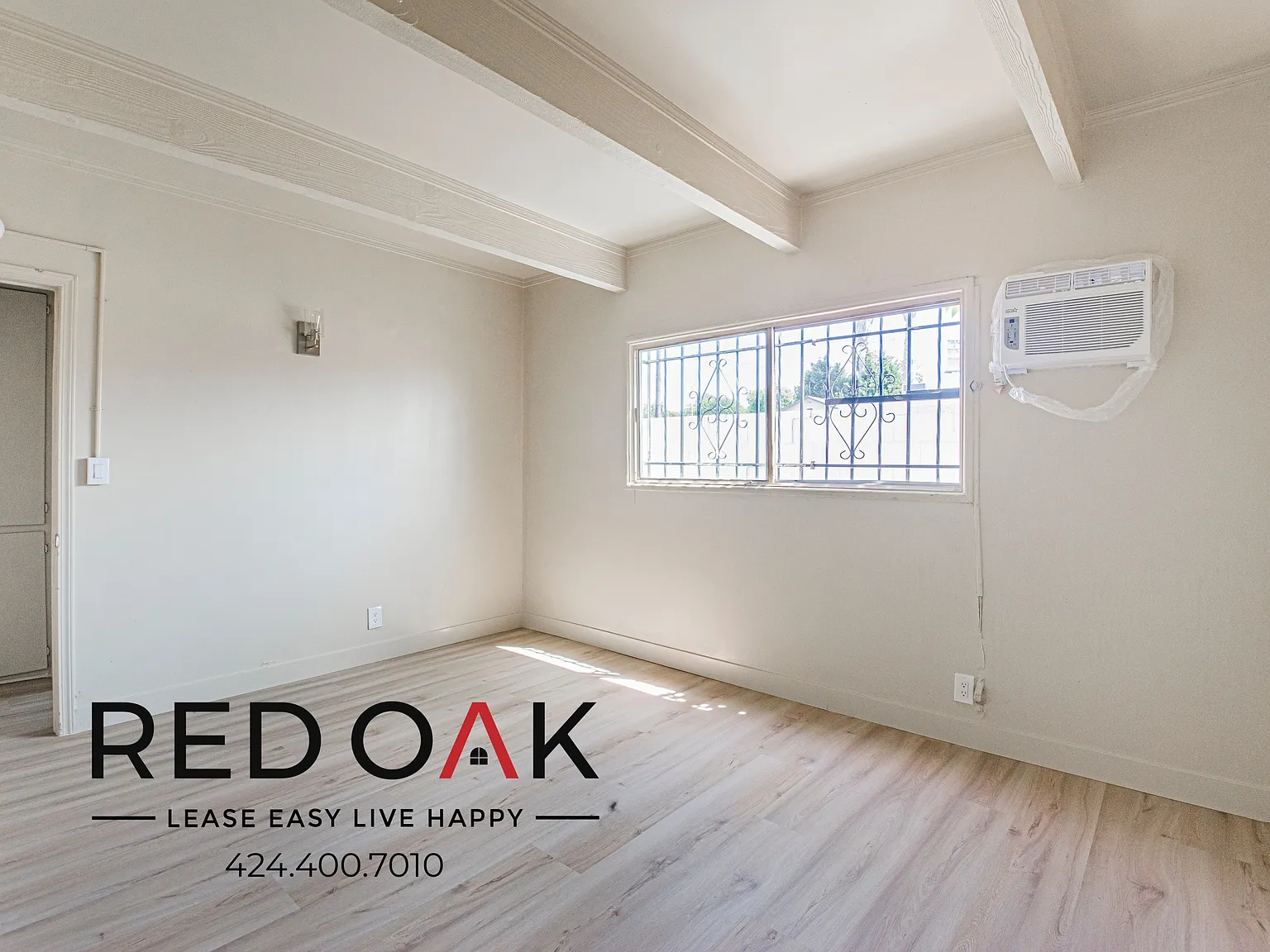 ~1 Month FREE~ Luminous One Bedroom with Exposed Beams and Included Parking ~ In Hyde Park! — Photo 3