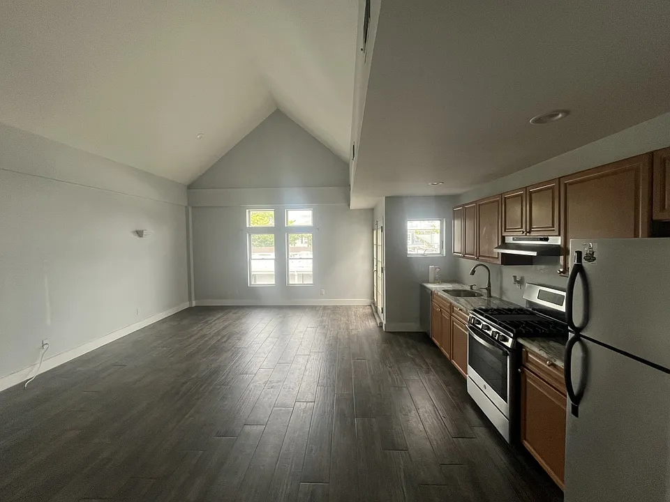 112 Main St #4