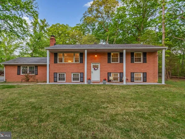 9301 Brookwood Pl, White Plains, MD 20695