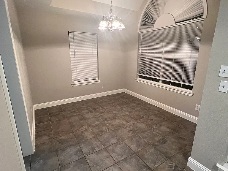 313 Timbercreek Ct — Photo 16