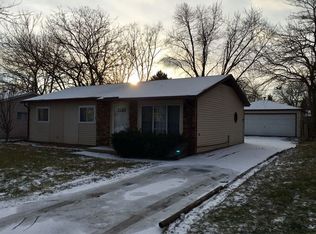 215 Bedford Rd, Bolingbrook, IL 60440