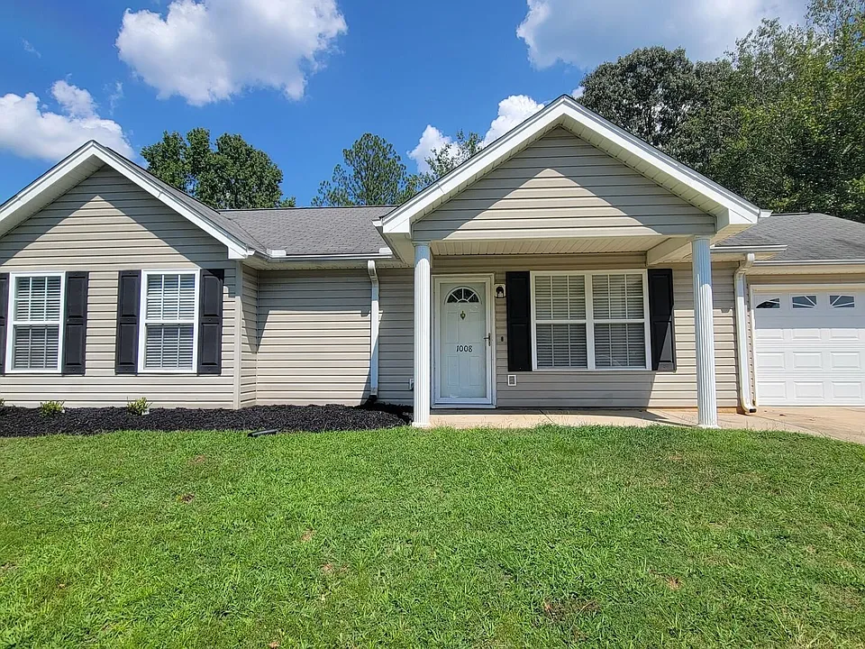 1008 Autumn Leaf Ln
