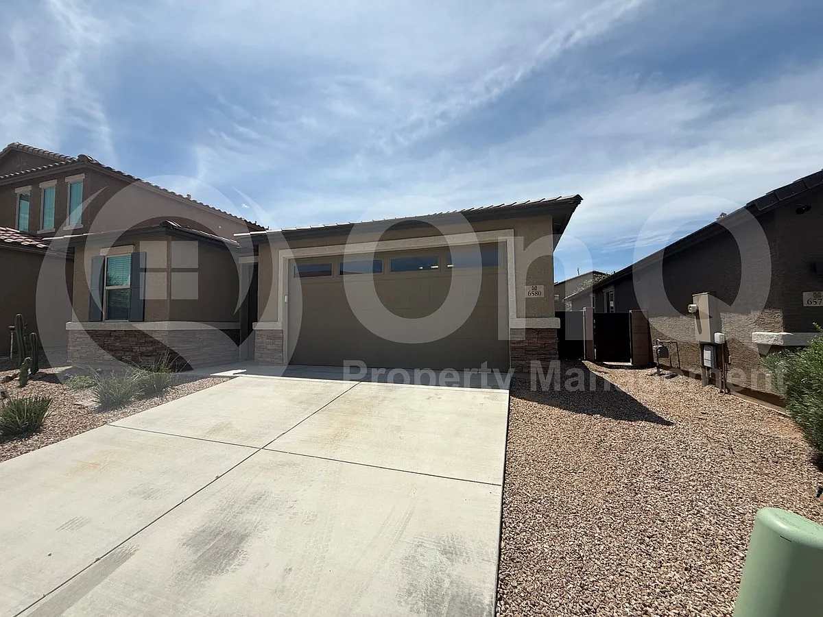 3 bed, 2.0 bath, 1597 sqft, $1,850 — Photo 2