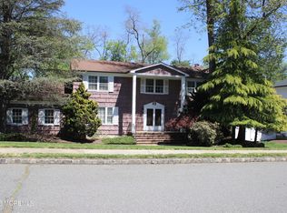 4 Vista Dr, Morganville, NJ 07751