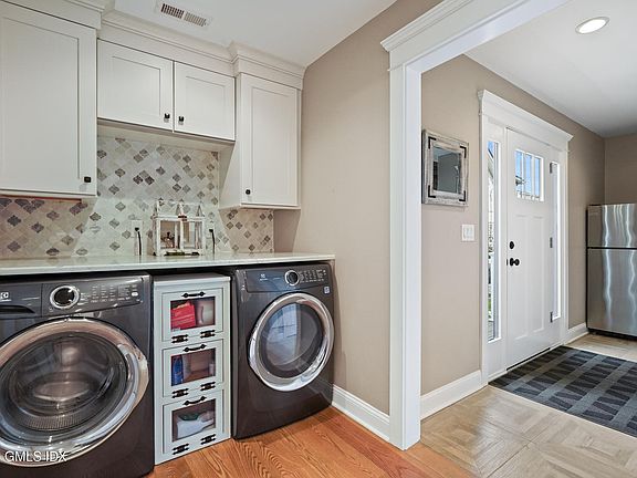 4th image of 18 Moshier St #A
