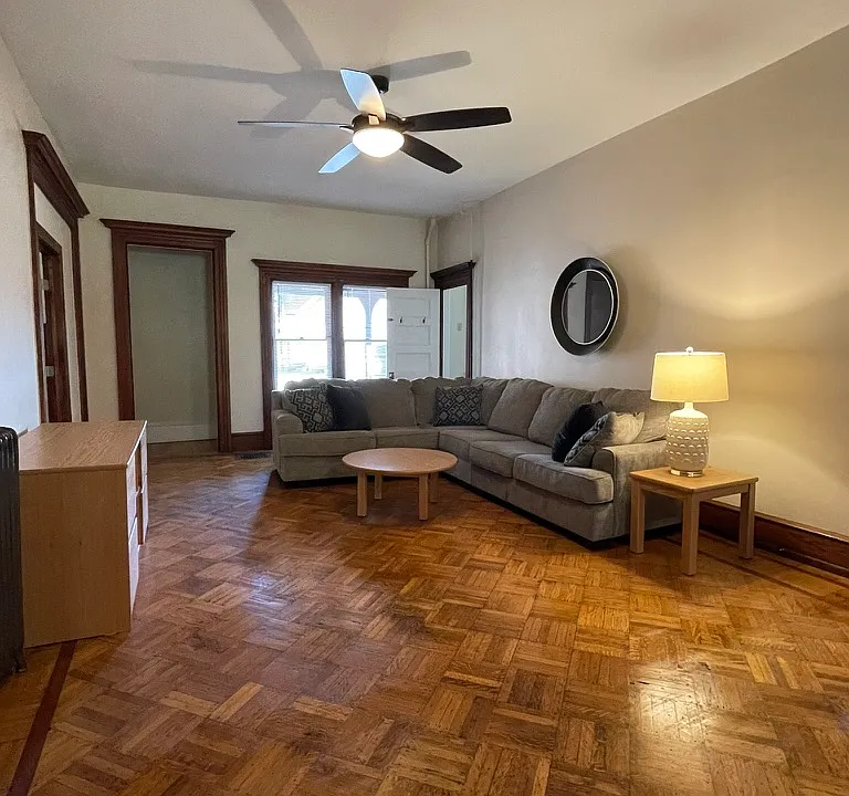 1051 W 4th St #1