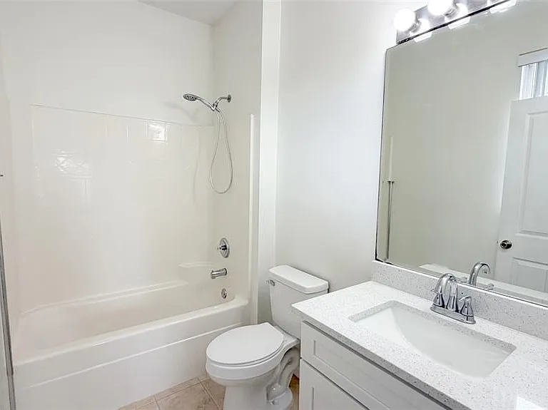 203 Madison Cir — Photo 17