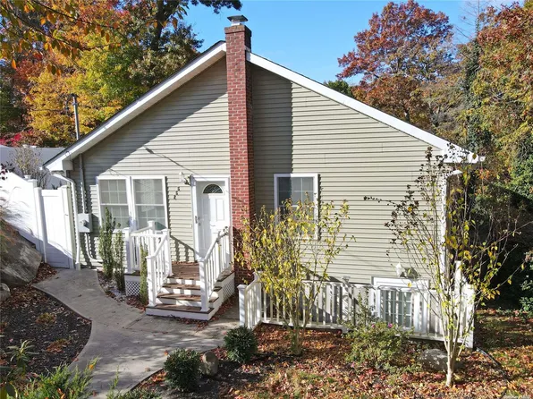 266 Locust Drive, Rocky Point, NY 11778
