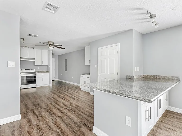 520 E Defee Ave — Photo 10