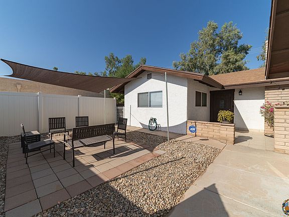 2nd image of 2110 Woodside Dr