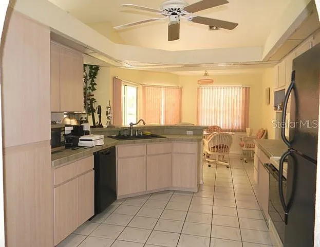 3 bed, 3.0 bath, 2065 sqft, $3,500 — Photo 4