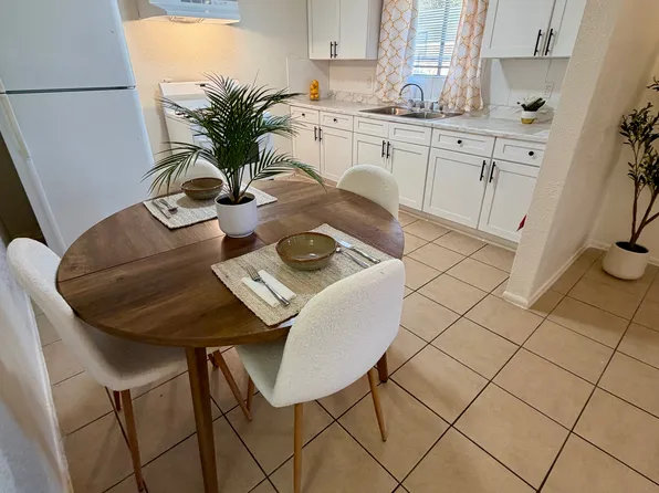 144 W Villaret Blvd, San Antonio, TX