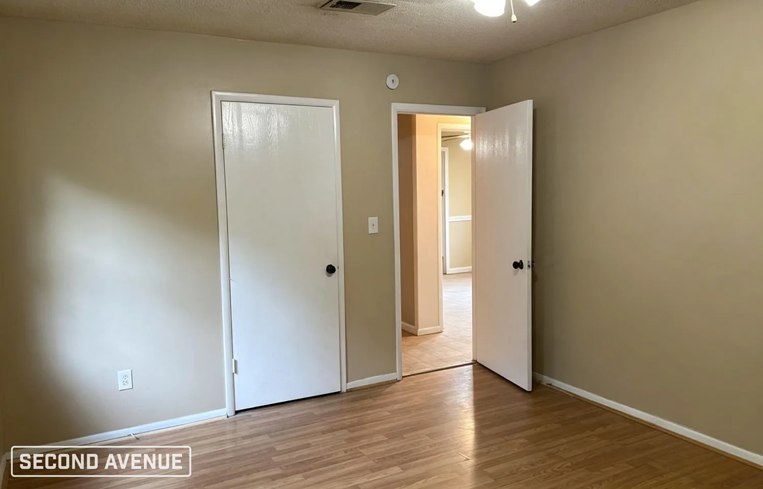 3 bed, 1.0 bath, 1236 sqft, $999 — Photo 3