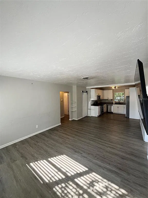 2 bed, 1.0 bath, 832 sqft, $2,750 — Photo 2