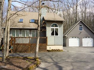 102 Winding Brook Dr, Shohola, PA 18458