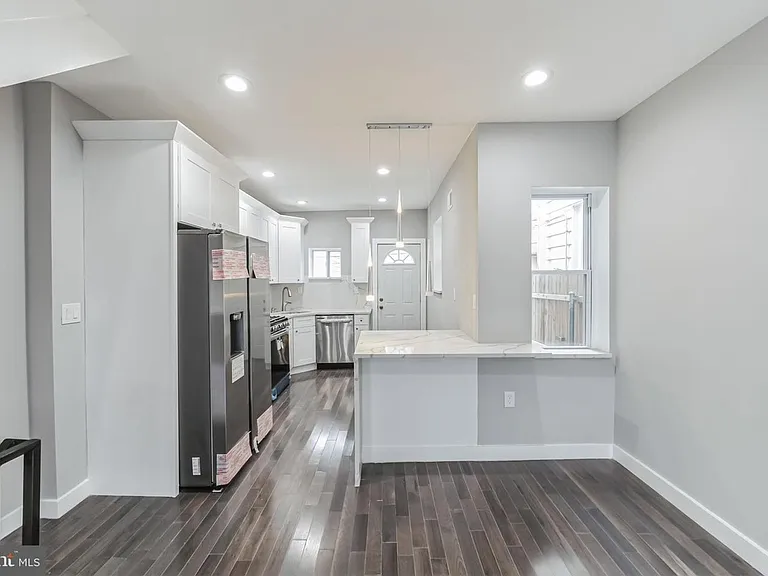 3414 Salmon St — Photo 6