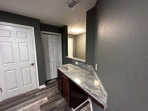 4th image of 4088 Pitch Pine Cir