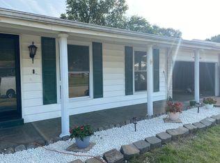 1433 Kew Gardens Dr, Florissant, MO 63031
