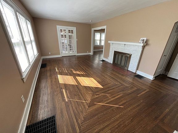 4th image of 3007 Central Ave