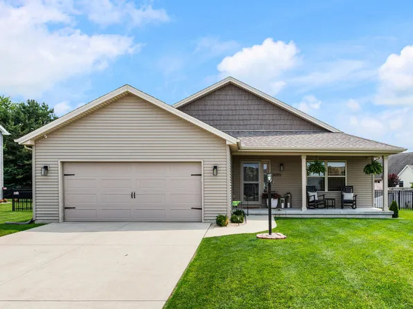 3005 Applewood Dr, Monticello, IL 61856