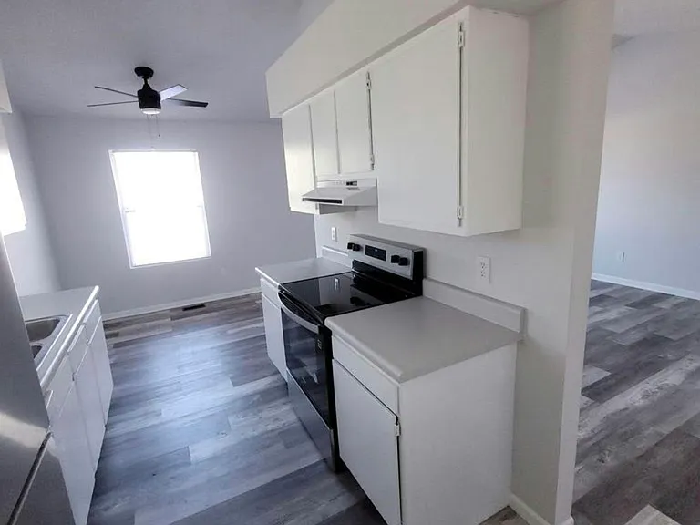 2323 W Osterhout Ave #3 — Photo 4
