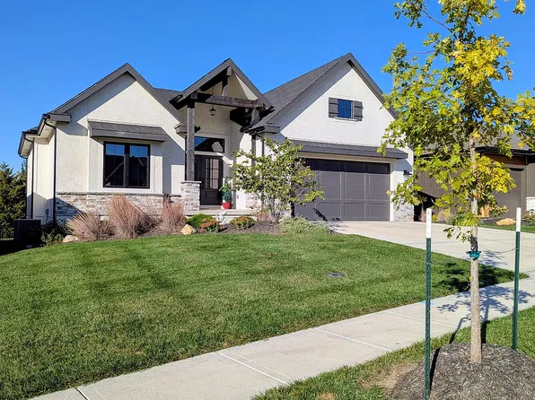 22076 W 93rd Ter, Lenexa, KS 66220