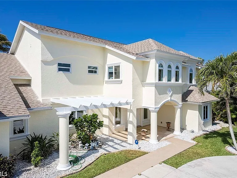 5208 SW 8th Ct — Photo 39