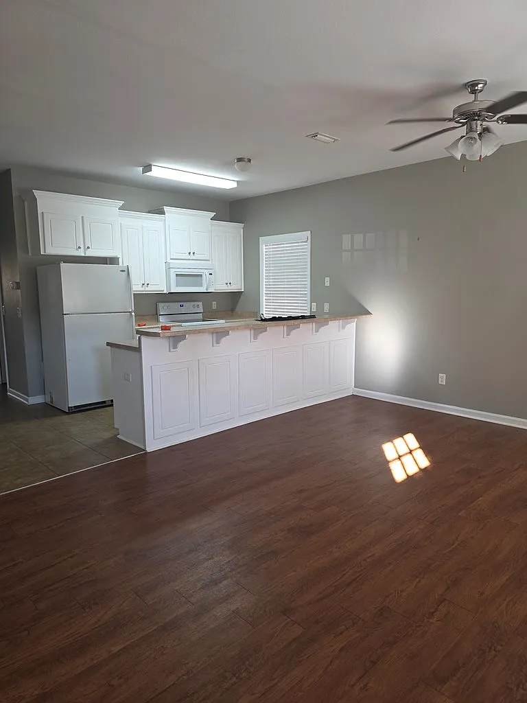 108 Hidden Sunset Drive - 1 — Photo 2