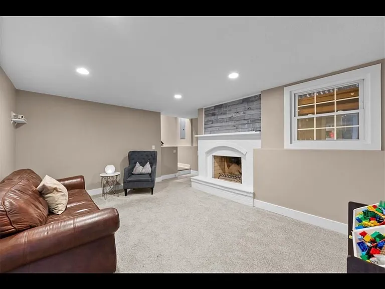 8010 W 98th Ter — Photo 3