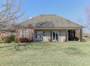 200 Gaslight Ln, Youngsville, LA 70592