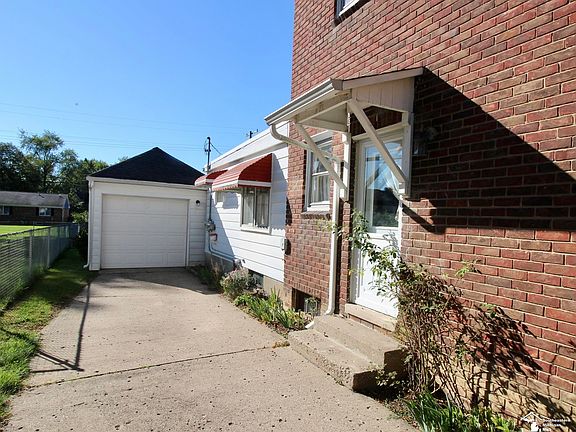 3rd image of 29386 Walnut St