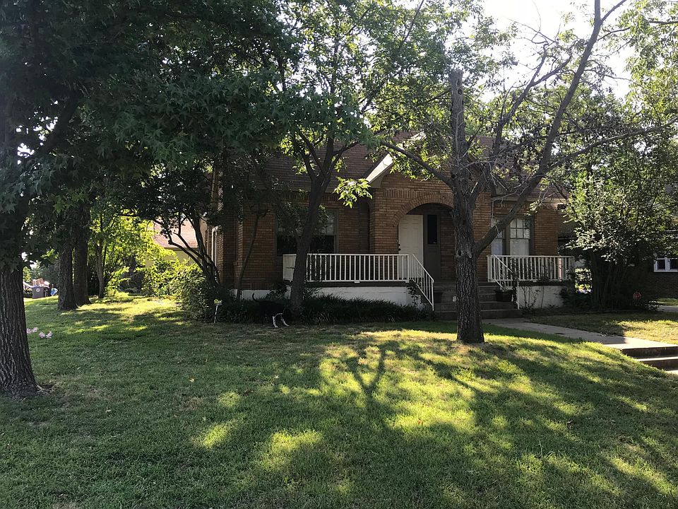 Corner lot, large yard, private entrance through garage on s
